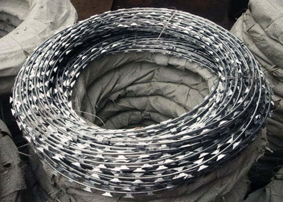 ISO9001 الأسلاك الشائكة المغلفنة بالغمس الساخن ، Q195 Concertina Razor Coil